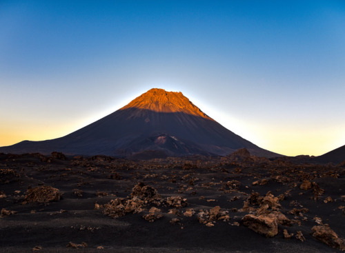 Sonnenuntergang auf Kap Verde. Der Vulkan Pico do Fogo.